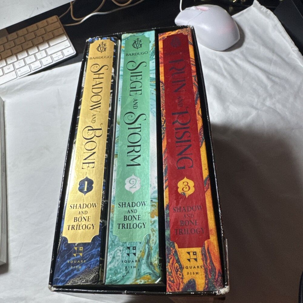 The Shadow and Bone Trilogy Boxed Set: Shadow and Bone, Siege and Storm,